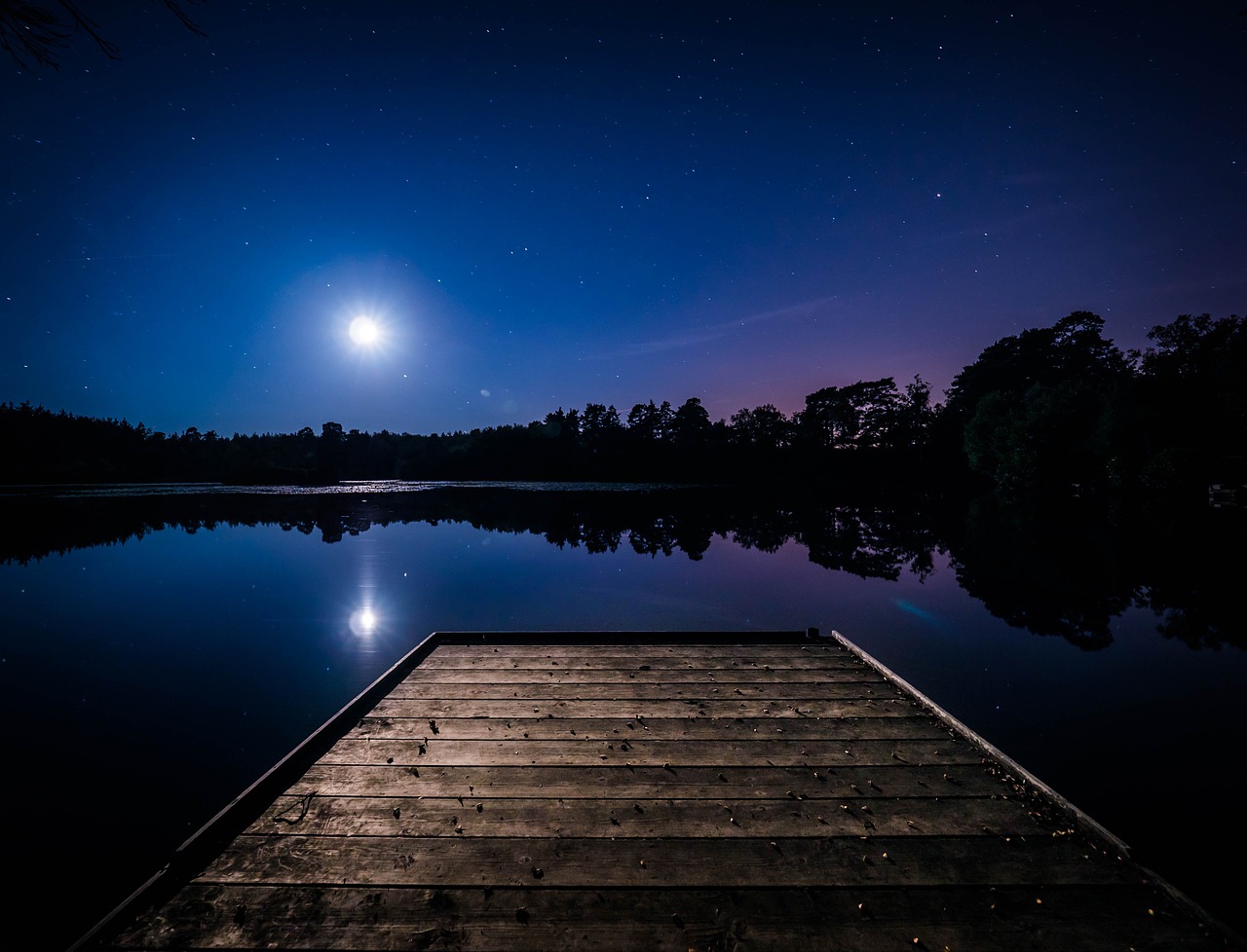 dark-2590141_1280
